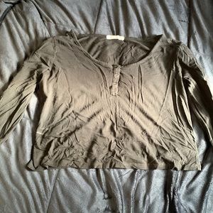 Cropped long sleeve black shirt